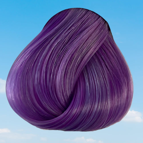 La Riche Directions simulation of Wisteria hair colour on a level 10 swatch